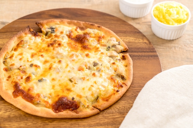 creamy mushroom pizza