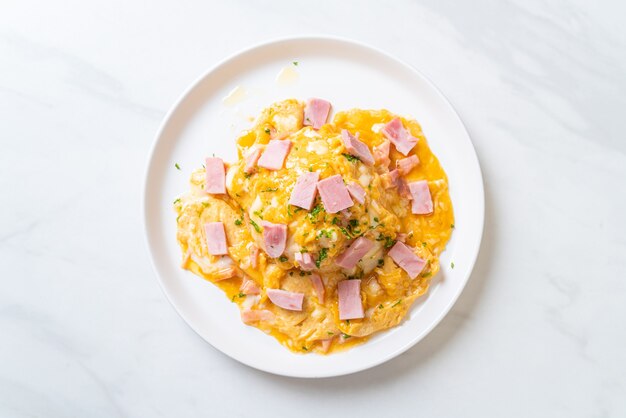 Frittata cremosa con prosciutto su riso o riso con prosciutto e frittata morbida