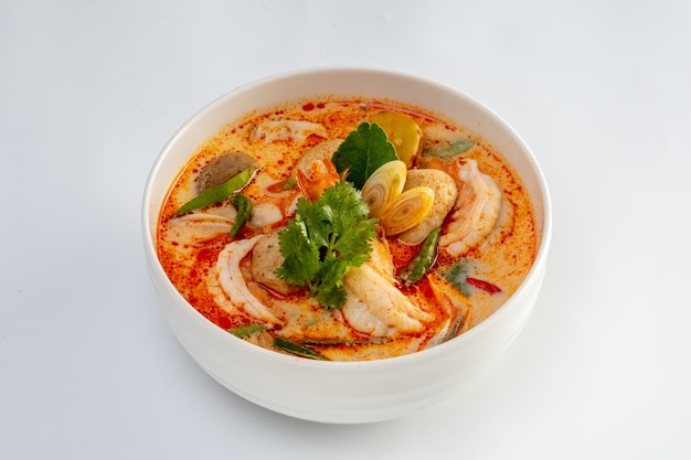 Photo creamy tom yum goongspicy prawn soup thai food