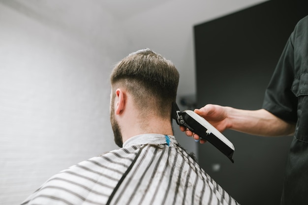 Создайте стильную прическу men39s в парикмахерской Barbershop concept