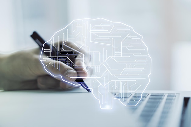 Foto creatief kunstmatige intelligentie concept met schets van het menselijk brein en handschrift in dagboek op achtergrond met laptop dubbele belichting
