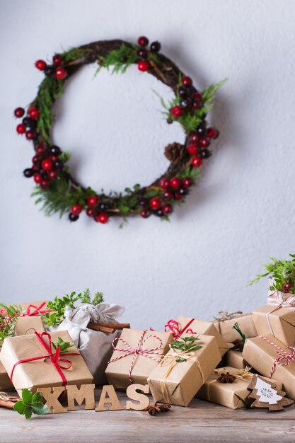 Creatief nul afval kerstconcept handgemaakte geschenkdozen