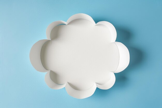 Foto creatief papier gesneden uit wolken op een levendige blauwe achtergrond