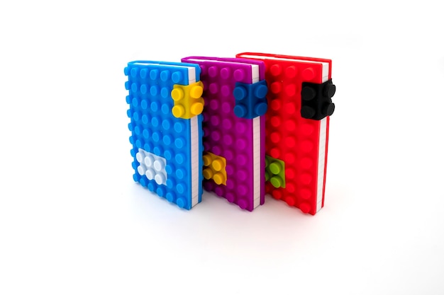 Creatieve bouwstenen speelgoed notebooks geïsoleerd op witte achtergrond
