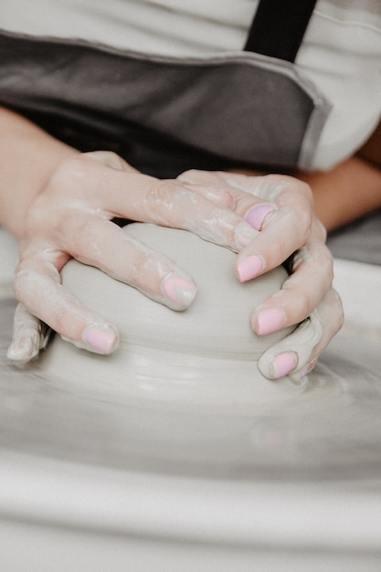 Creating a jar or vase of white clay