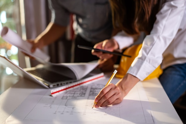 Photo creative architect projecting on the big drawings in the dark loft office or cafe