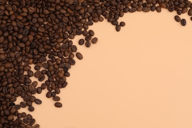 コーヒー豆とコピースペースの創造的な背景