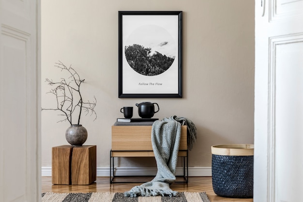 Креативная композиция интерьера холла с черной рамкой-макетом постера, деревянным комодом, черной посудой и аксессуарами. Шаблон.