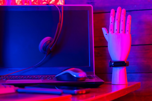 Photo creative freelancer workplace in neon light