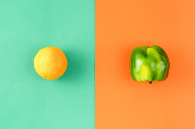 Фото Креативный макет из апельсина и перца. концепция питания. свежие продукты