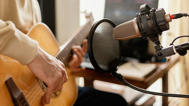 Photo creative musician practicing at home