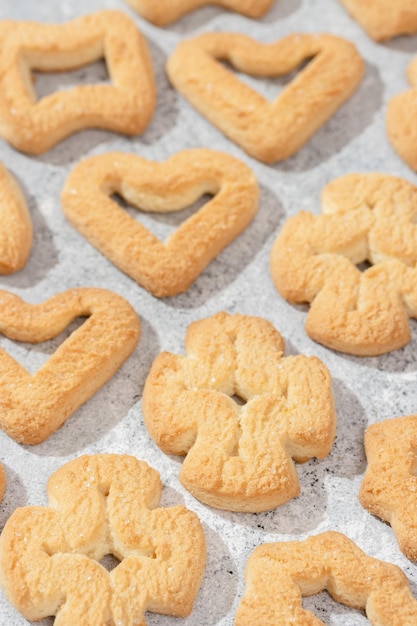 Foto motivo creativo di biscotti con forme diverse vista dall'alto