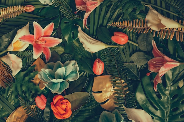 꽃과 잎으로 만든 창의적인 패턴은 평평한 개념의 자연 꽃 인사말 카드를 다채로운 색상으로 깔았습니다.