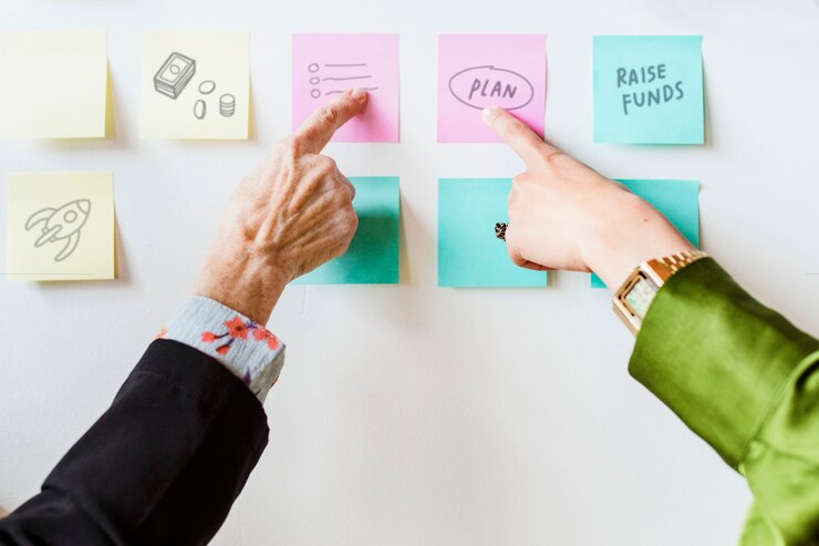 Photo creative people pointing to notepapers