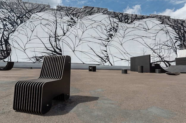 Фото Креативная база отдыха с современной черной мебелью и квартером