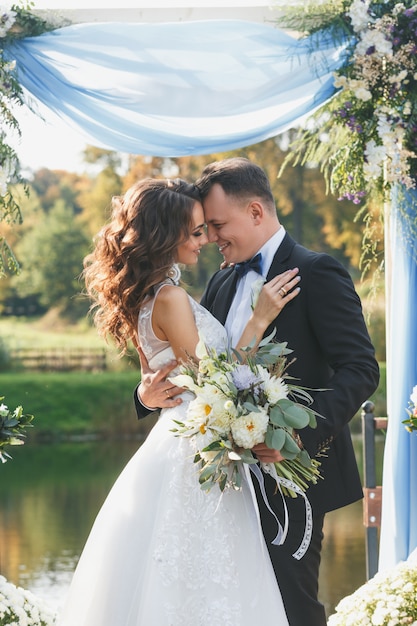 Foto cerimonia di matrimonio alla moda creativa