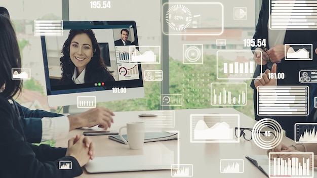 ビデオ通話での企業スタッフ会議でのビジネスマンのクリエイティブなビジュアル