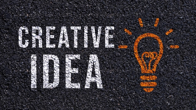 Creativiteit Creatief Idee en innovatieconcept met gloeilampensymbool