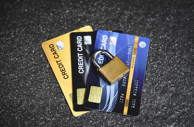 Creditcardbeveiligingsinternetgegevens - coderingstransacties op beveiligd creditcardslot