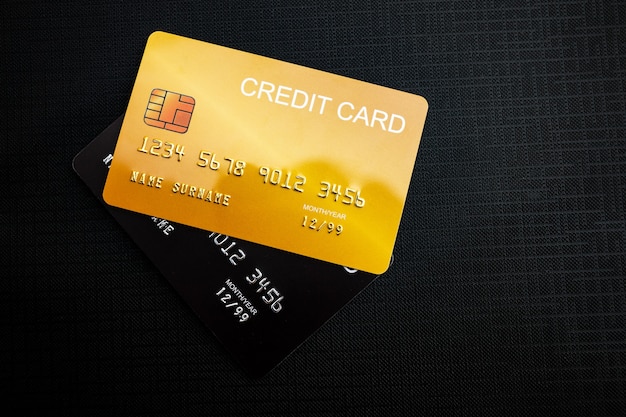 Creditcards op zwarte stof