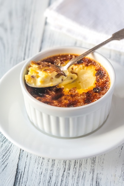 Photo creme brulee in the pot