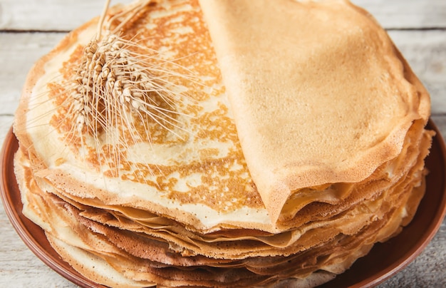 Foto le crepes sono fatte in casa. pancakes. messa a fuoco selettiva cibo