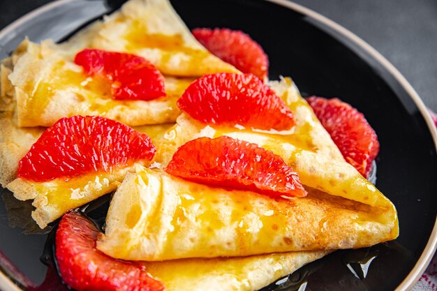 Crepes pannenkoek grapefruit citrus lekker vers eten koken maaltijd eten snack op de tafel kopieer ruimte