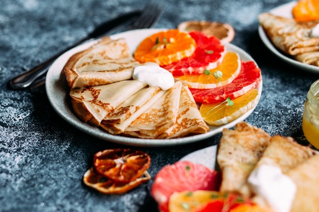 Crêpes.Pannenkoeken met champignonvulling met zure room