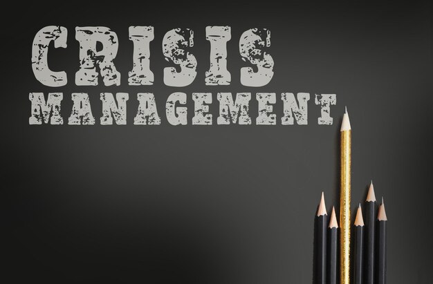 Crisismanagement woorden bericht op zwarte achtergrond Risicomanagement bedrijfsconcept