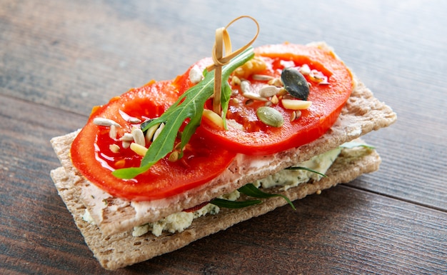  crispbreads with  tomatoes, salad and cheese