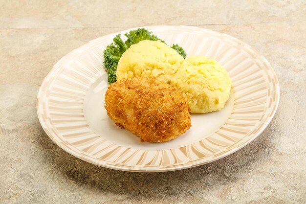 Crispy chicken cutlet with mashed potato