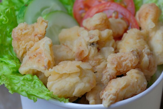 Crispy chicken fillet with vegetables