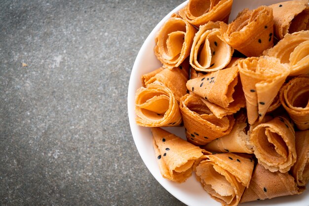 crispy coconut roll - Asian snack