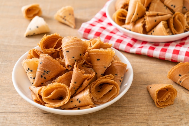 crispy coconut roll - Asian snack