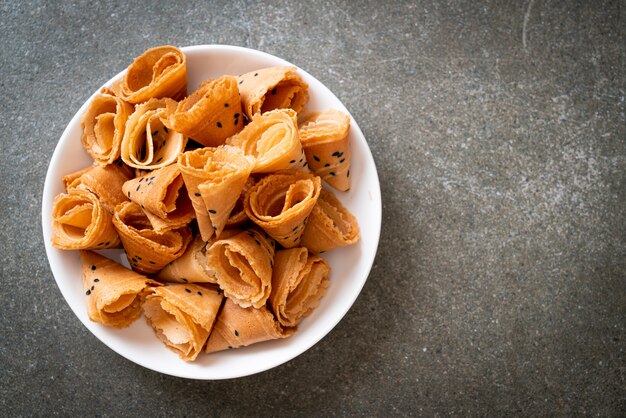 crispy coconut roll - Asian snack