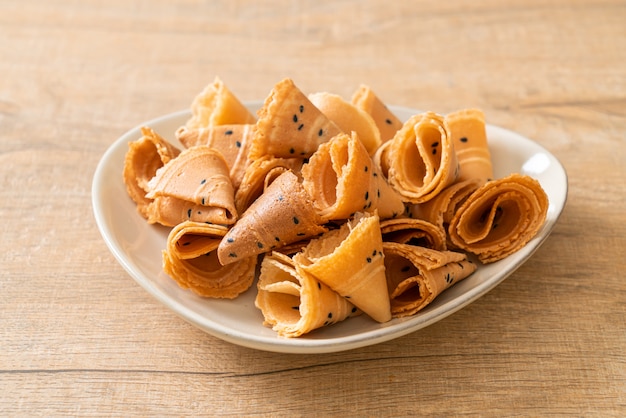 crispy coconut roll - Asian snack