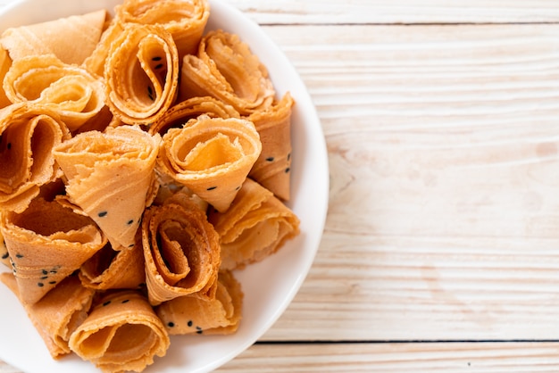 crispy coconut roll - Asian snack