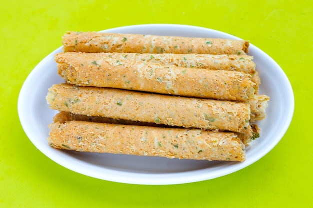 Crispy egg rolls with seaweed