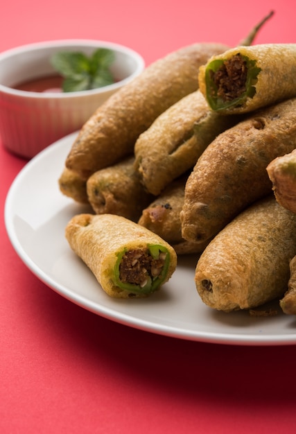 Crispy Green Chilli Pakora or Mirchi Bajji, served with tomato ketchup. Its a popular tea time snack from India especially in Monsoon. Selective focus