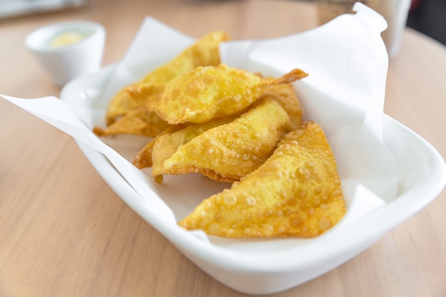 Crispy mozzarella wonton