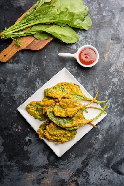 Crispy Palak or spinach Leaves fritter also known as pakoda or pakoda, bhaji a or bajji