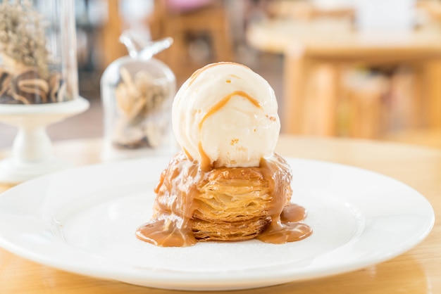 Crispy pie with vanilla ice-cream and caramel sauce