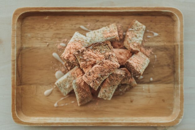 Crispy stick breads with cheese powder