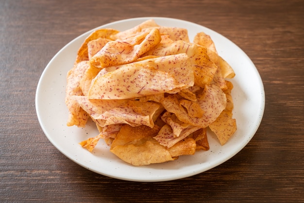 サトイモのポテトチップス-スライスした里芋の炒め物または焼き物