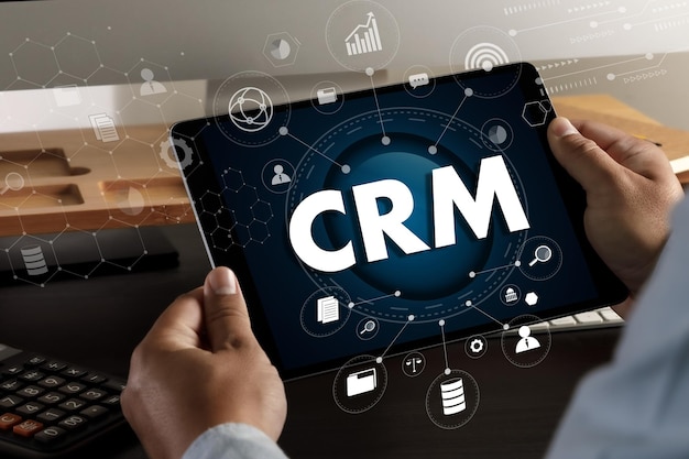 CRM Business Customer CRM Management Analyse Serviceconcept Business team handen aan het werk met financiële rapporten en een laptopxA