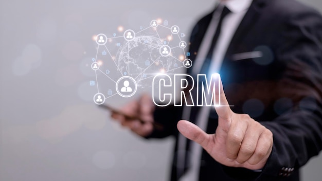 CRM データベース分析をサポートするサービス アプリケーションの未来的なグラフィック インターフェイスで提示されるビジネス販売マーケティング システム コンセプトの CRM 顧客関係管理