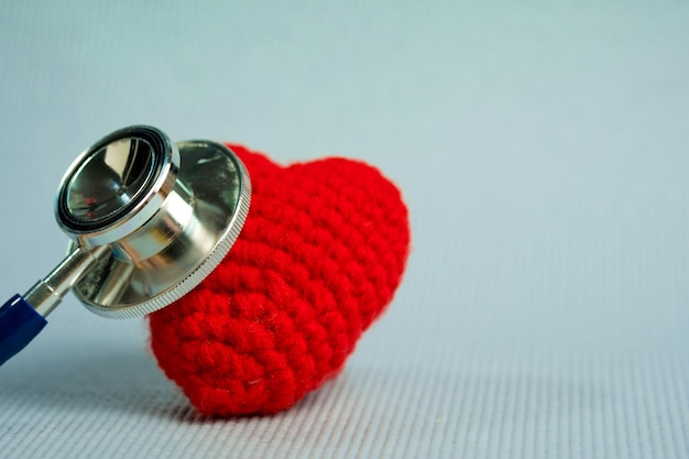 Photo crochet red heart form and stethoscope