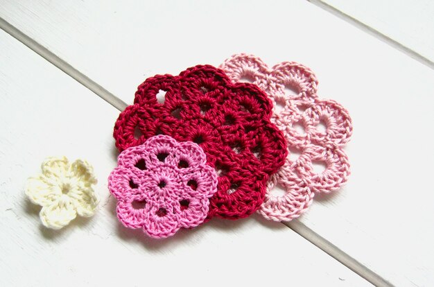 Crochet thread flowers