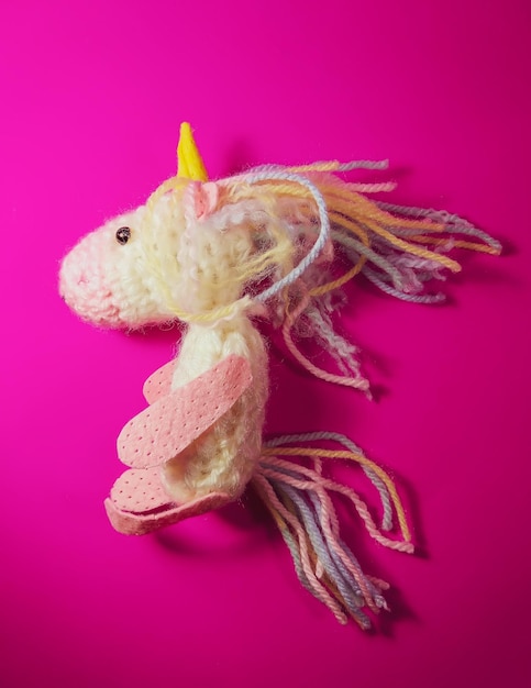 Photo a crocheted toy of the cute unicorn