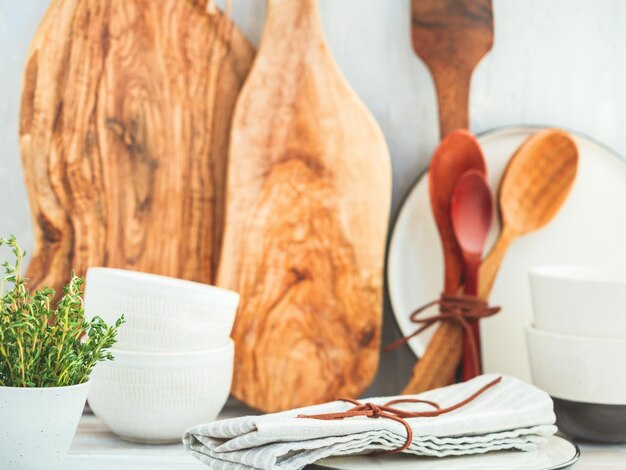 Foto ceramiche e piante in vaso su tavola